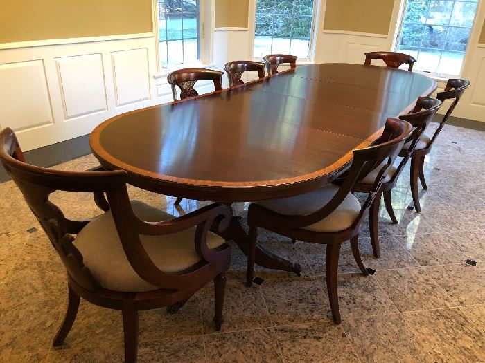 Extraordinary mahogany dining table with satinwood inlay