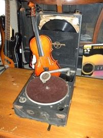 ANTIQUE PHONOGRAPH