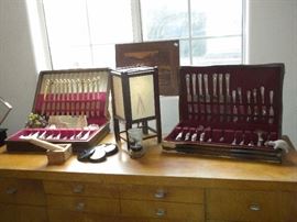 SILVERPLATE FLATWARE