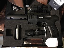 WALTHER NIGHTHAWK CO2 PELLET GUN W/CASE