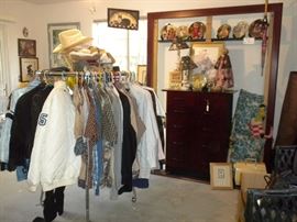 CLOTHES & BEDROOM SET