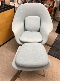 Knoll Saarinen womb chair