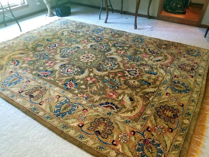 Very pretty room size rug
