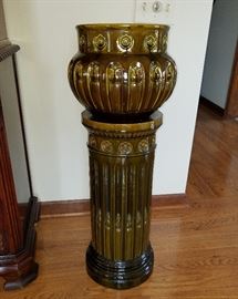 Vintage large jardineire with pedestal, by Bretby, made in England.