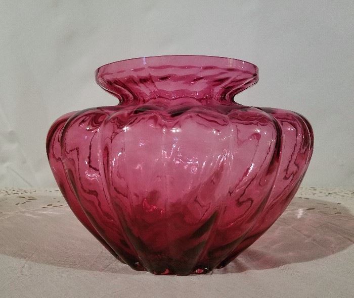 Large swirl cranberry vase