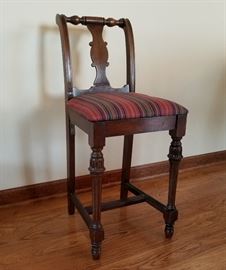 Small vintage side chair ... super cute.