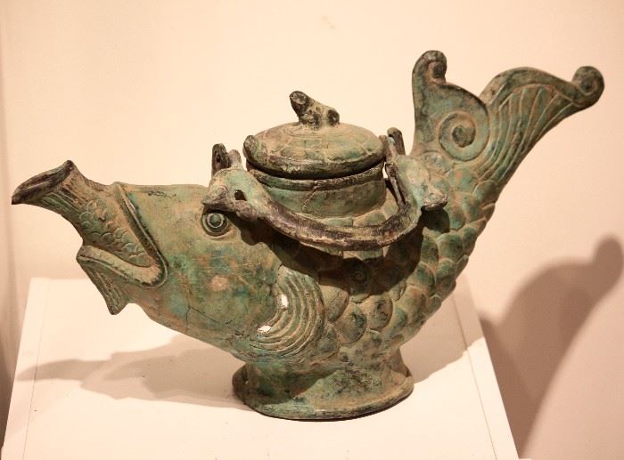 Chinese bronze fish vessel