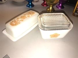 Vintage Pyrex refrigerator dish with covered refrigerator dish