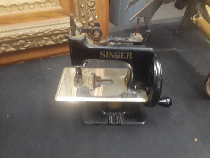 Vintage singer child sewing machine