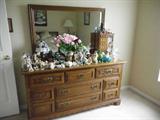 DRESSER WITH MATCHING FULL SIZE BED