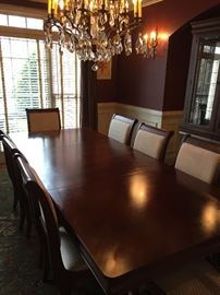 Haverty's dining table - 8 chairs