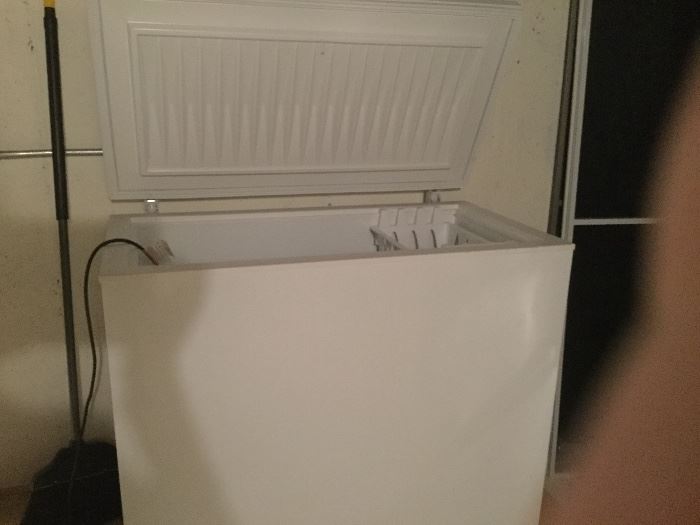 Electrolux chest freezer 16 x 36 w x 29 d