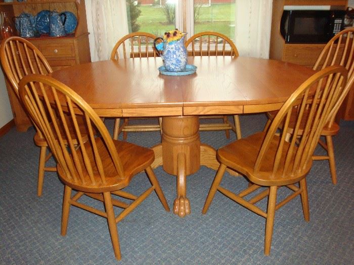 Solid Oak Pedestal Table with (4) Chairs w/ (3) Leaves