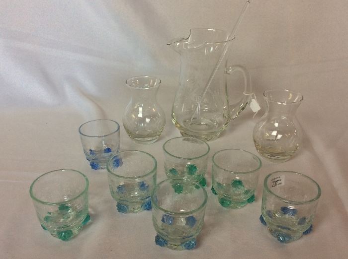 Vintage Cocktail Glasses and Martini Pictures. 