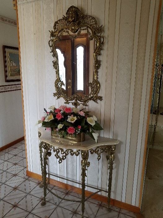 Foyer Entry Table with Mirror and flower arrangement    http://www.ctonlineauctions.com/detail.asp?id=701619