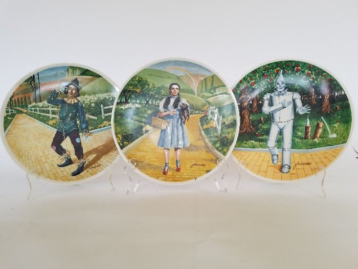 Wizard of Oz Collector’s Plates, Knowles  http://www.ctonlineauctions.com/detail.asp?id=701629