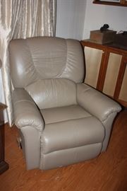 Pair of reclining chairs
