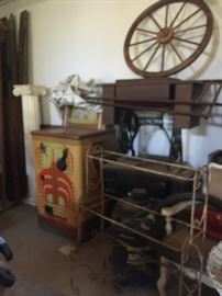  GAMING MACHINE  VINTAGE SEWING MACHINES