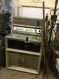  VINTAGE JUKE BOX