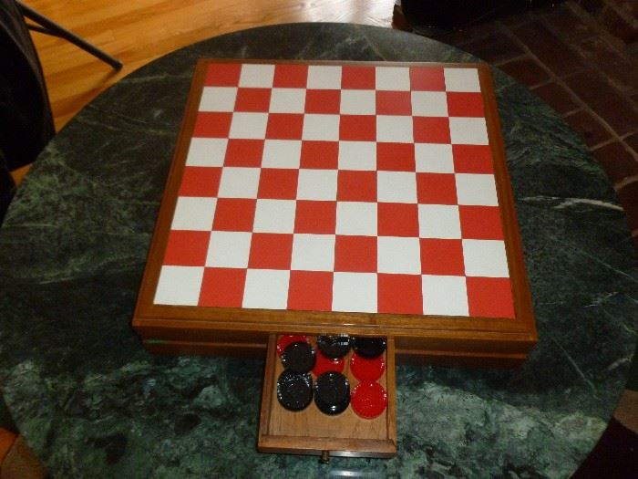 Neat Checkers Set