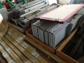 Lot of Cubicle Parts, Desk Lights , Round Table To ...