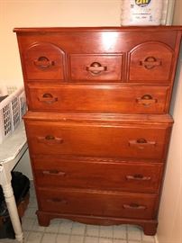 VINTAGE CHEST OF DRAWERS