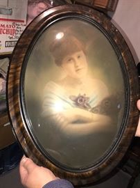 ANTIQUE BUBBLE GLASS OVAL FRAME PHOTO