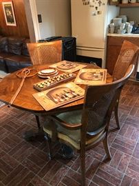 KITCHEN TABLE WITH 4 CHAIRS