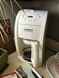 CUISINART GRIND AND BREW COFFEE MAKER