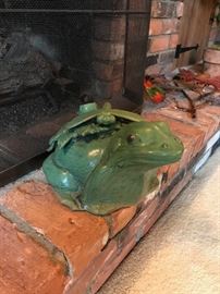 POTTERY FROG
