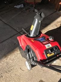 LIKE NEW TORO SNOWBLOWER