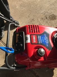 LIKE NEW TORO SNOWBLOWER