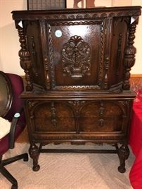 ANTIQUE WOODEN CABINET