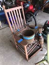 ANTIQUE ROCKING CHAIR