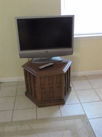 Octagonal table, flat screen tv