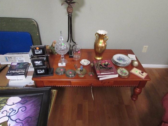 Coffee table and miscellaneous decor items
