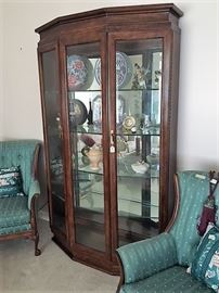 Thomasville curio/china cabinet
