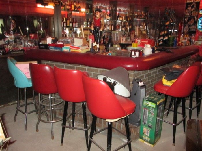 WOW TONS OF BAR NEEDS GET READY TO DECORATE YOUR BAR/BASEMENT ANY ROOM VINTAGE BAR MEMORABILIA LIGHTED BEER/LIQUOR SIGNS/MIRRORS NATIONAL CASH REGISTER