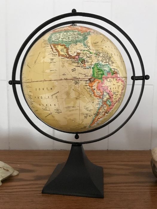 SMALL TABLE TOP WORLD GLOBE
