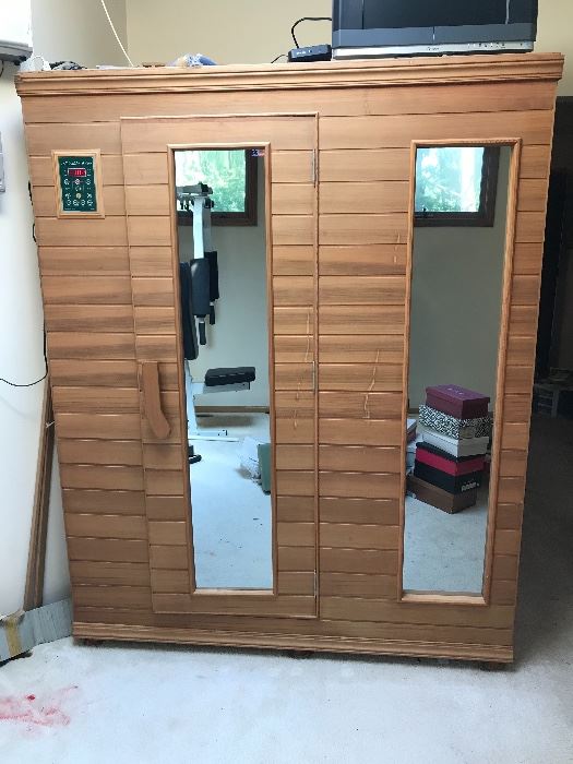 Health Mate sauna! Easily assembly! Comes apart in 8 pieces!!