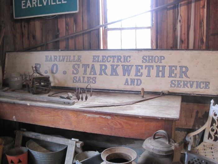 Earlville sign & farm table