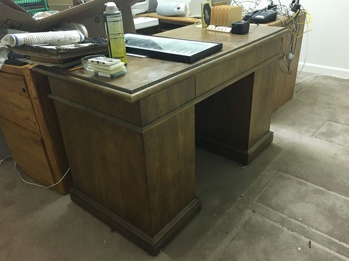 keyhole desk