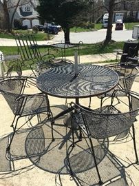 iron patio round table w/4 chairs
