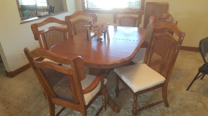 Oak Dining Table, 6 Chairs and 2 Leaves