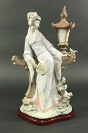 Lot 59: Lladro "Mariko" #1421 Porcelain Figurine