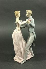 Lot 72: Lladro Figurine "Dancing Couple"