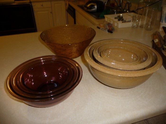 mixing bowls 