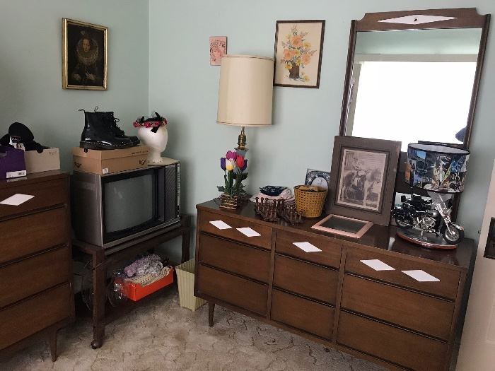 Vintage Bassett Furniture Bedroom Set, Retro TV set, Harley Lamp
