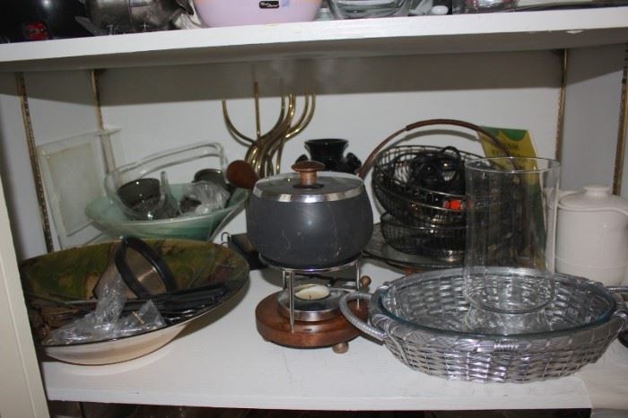 Fondue Pot and more Kitchen Items