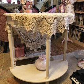 ANTIQUE WHITE HALF MOON HALL/ENTRY WAY TABLE 